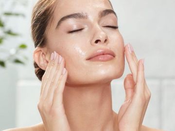 5 thói quen âm thầm hủy hoại làn da và nhan sắc