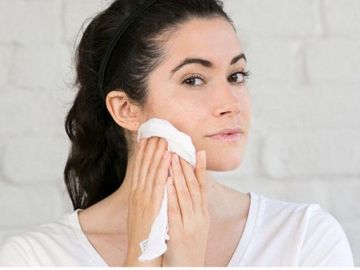 Những nguyên tắc rửa mặt đúng cách để có làn da vừa sạch vừa khỏe, không nổi mụn