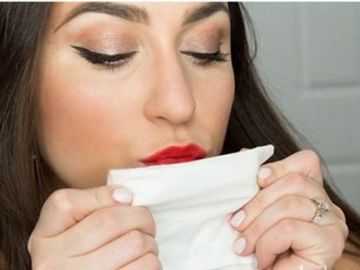 Bí quyết giúp bạn đánh son cả ngày mà không bị trôi