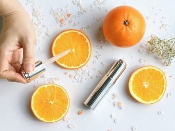 Tại sao vitamin C lại có trong các sản phẩm chăm sóc da?