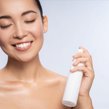 Bí quyết sử dụng lọ xịt khoáng đúng cách dành cho chị em