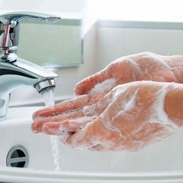 Da khô có nên rửa tay thường xuyên?