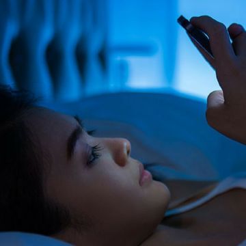 Ánh sáng xanh ảnh hưởng không tốt tới làn da