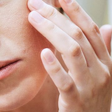 Cách để da không bị nổi mụn trong ngày nắng