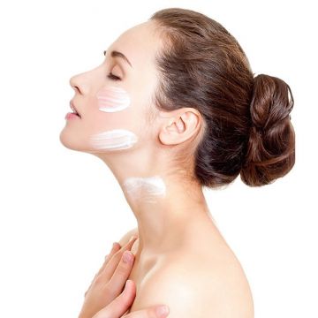 Chuyên gia bật mí cách chăm sóc da cổ để chống lão hóa, giảm nếp nhăn