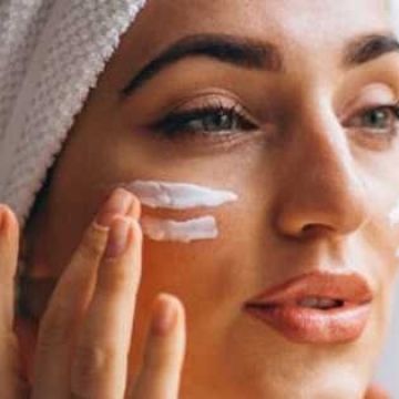 Một số thói quen có thể làm hại da mà bạn không hề hay biết