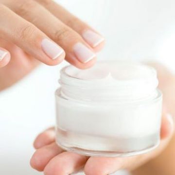 Vì sao bạn nên thuộc lòng từ điển về các thành phần chăm sóc da?