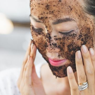 Mặt nạ tẩy da chết cho da trong mùa hè