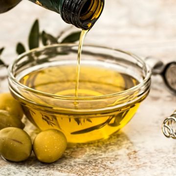 Mách bạn bí quyết làm đẹp với dầu oliu