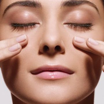 Cách chăm sóc vùng da mỏng dưới mắt
