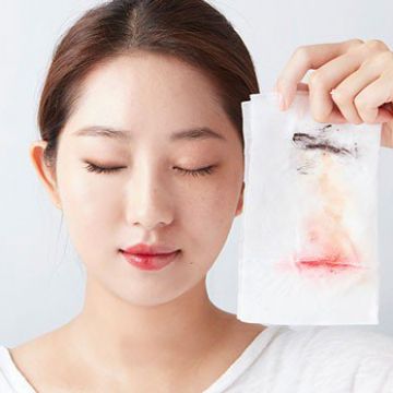 Trang điểm nhiều có hại da không?