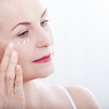Lưu ý chăm sóc da sau tuổi 60