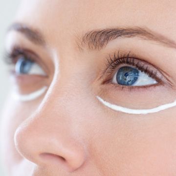 4 sai lầm nghiêm trọng khi dùng kem dưỡng da vùng mắt