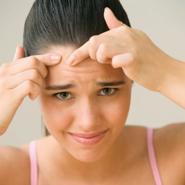 Lý do bạn bị mụn trứng cá trong thai kỳ