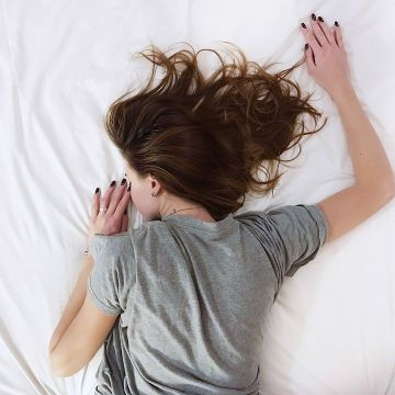 Ngủ không đúng cách bạn sẽ già đi 10 tuổi